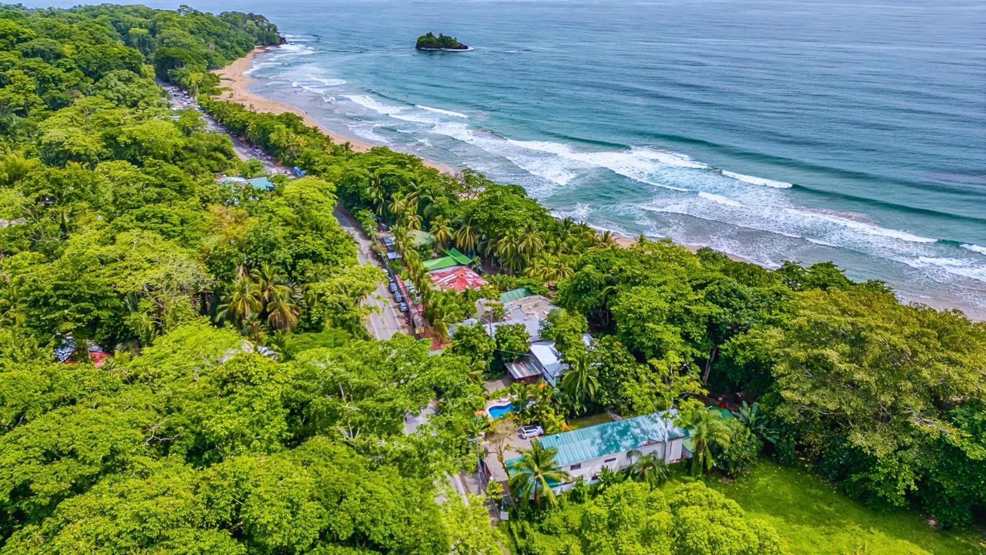 Сasa de vacaciones Oceanfront House With Ac, Fast Wifi At Beachbreak *